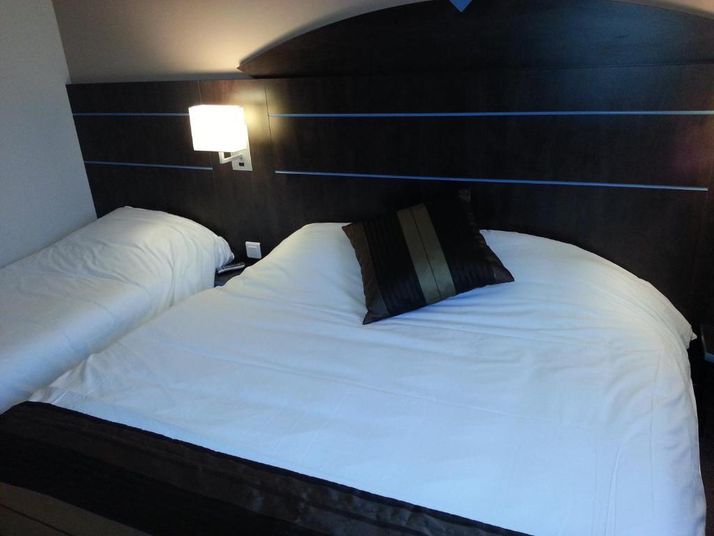 Hôtel Akena City Caudry Quarto foto